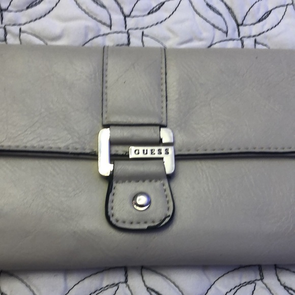 SALE!!! GUESS BEIGE WALLET 🔥🔥🔥 - Picture 5 of 5